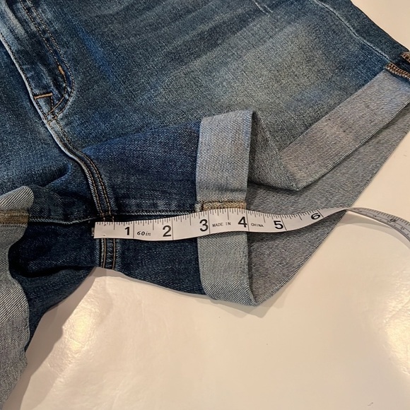 Level 99 3 1/2” Inseam Cuffed High Rise Shorts Size 29 - Picture 7 of 16